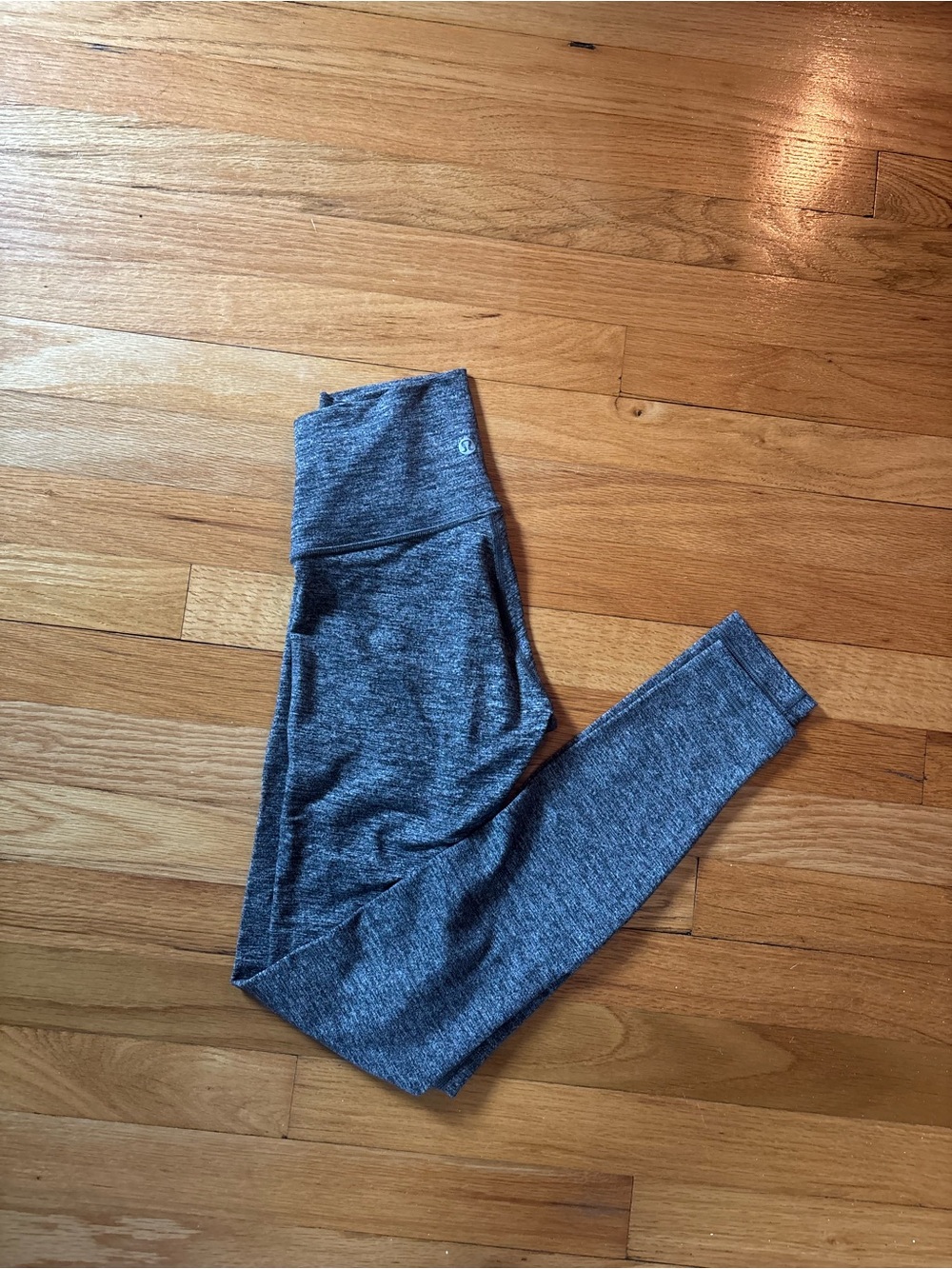 Womens’ Heather Grey Lululemon Wunder Under Leggings 28” inseam